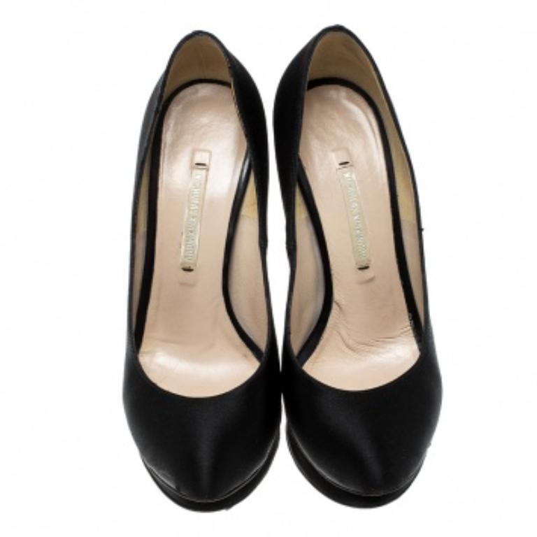 Nicholas Kirkwood Schwarze Satin Plateau-Pumps Größe 35.5 im Zustand „Gut“ im Angebot in Dubai, Al Qouz 2
