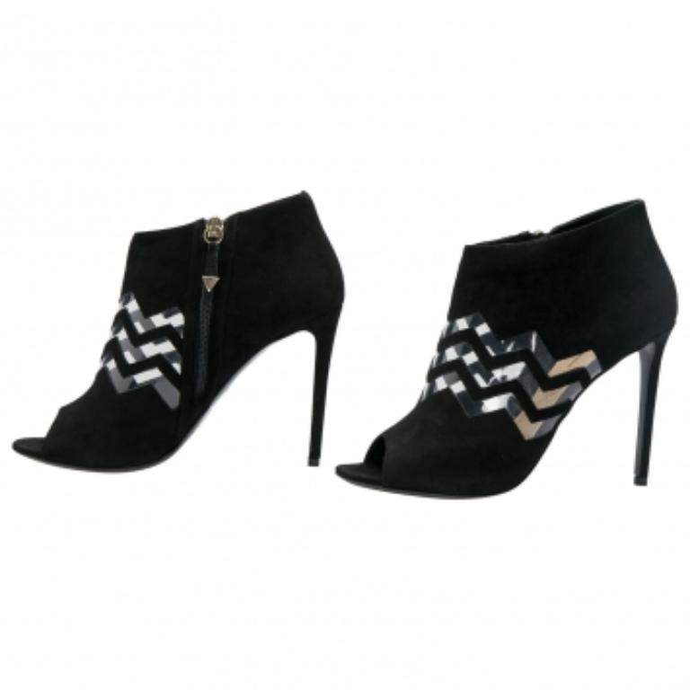 Nicholas Kirkwood Black Suede And PVC Chevron Peep Toe Ankle Booties Size 38.5 im Angebot 1