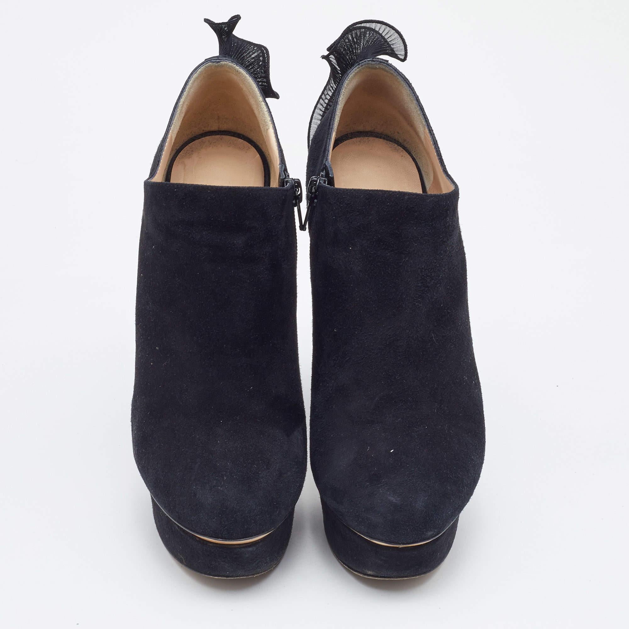Nicholas Kirkwood Black Suede Ruffle Trimmed Platform Pumps Size 40 In Fair Condition For Sale In Dubai, Al Qouz 2