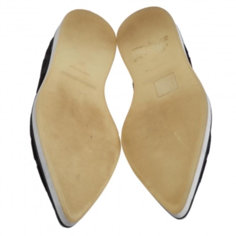 These chic flats from Nicholas Kirkwood will make your feet look pretty and fashionable. Look glamorous no matter what you wear, with these beautiful velvet & patent leather flats. They feature pointed toes, leather lining and rubber soles.. This