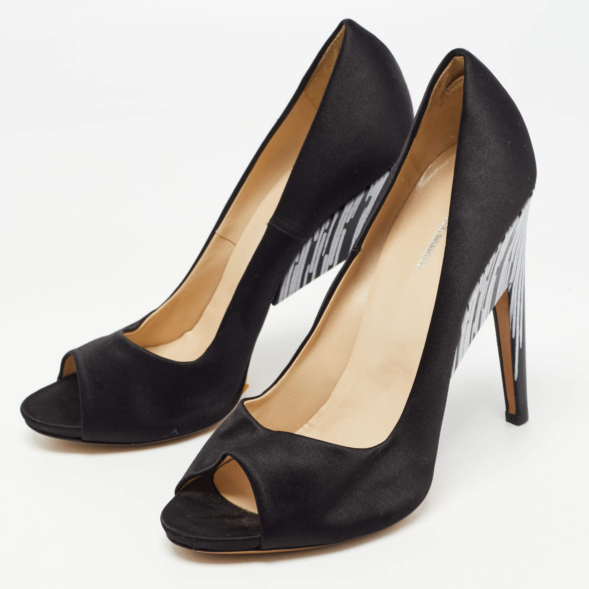 Exuding femininity and elegance  these pumps feature a chic silhouette with an attractive design. You can wear these pumps for a stylish look.
