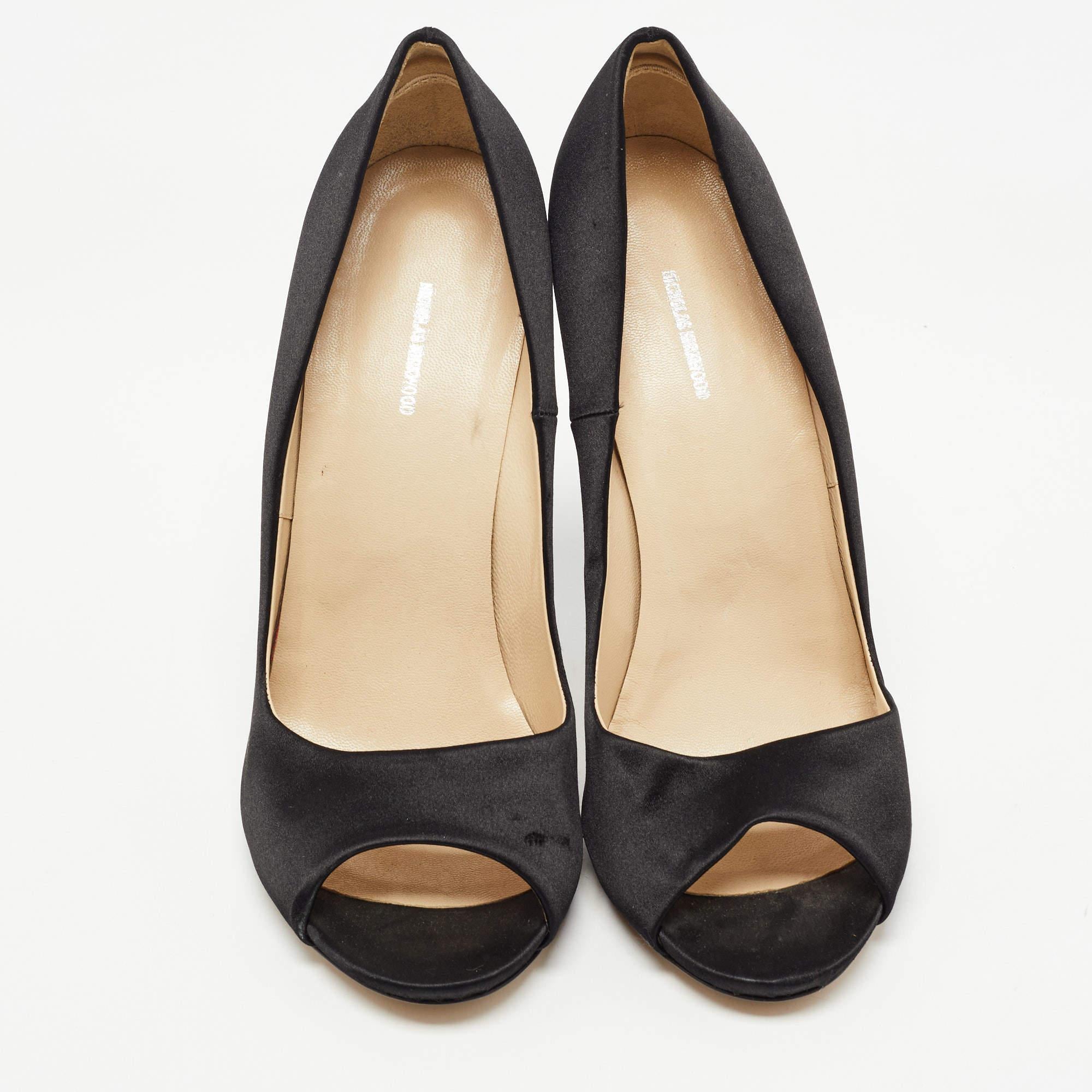 Nicholas Kirkwood Black/White Satin Open Toe Pumps Size 40.5 In Good Condition For Sale In Dubai, Al Qouz 2