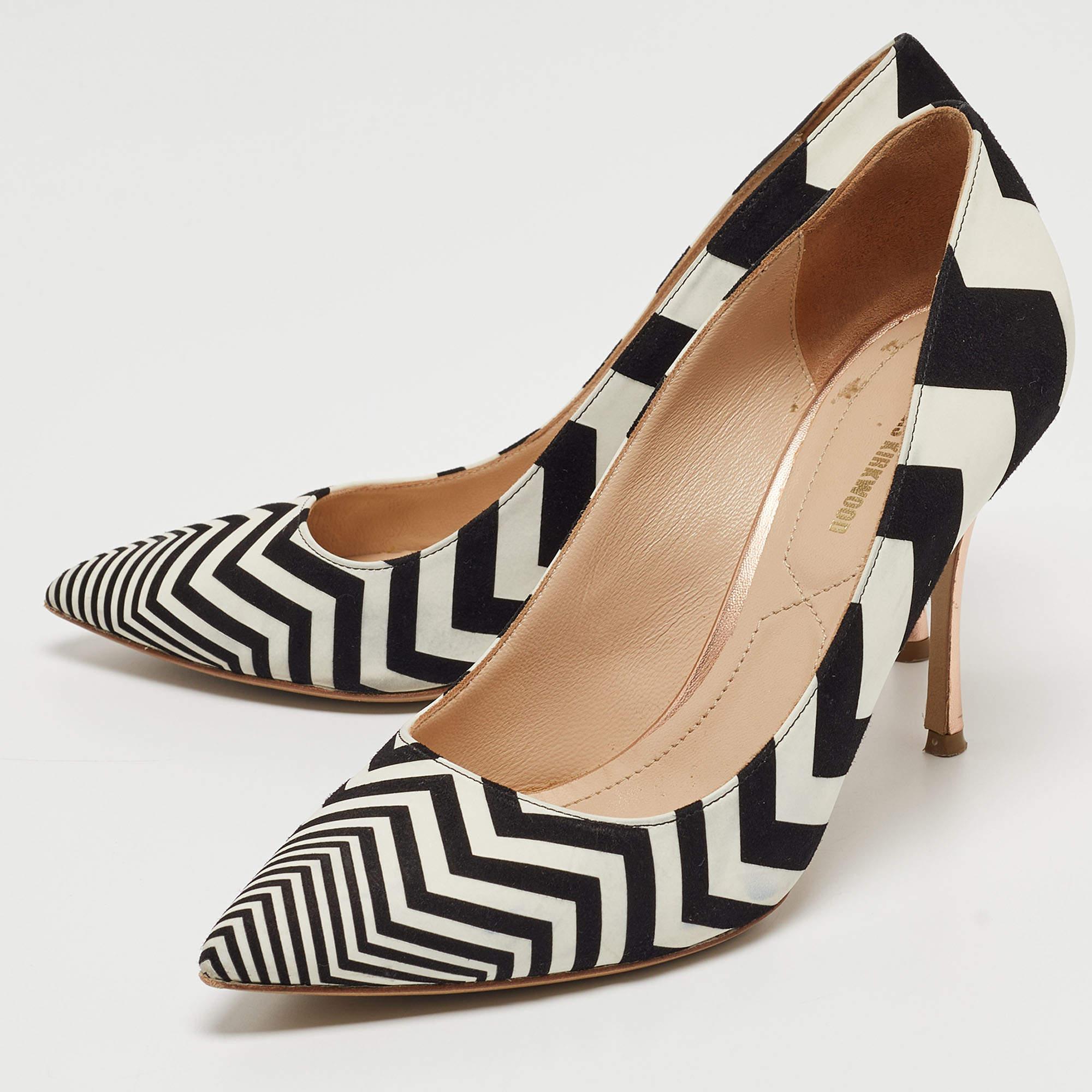 This pair of pumps is uniquely designed and makes for a distinct appearance. Created from quality materials, it is enriched with classic elements.

