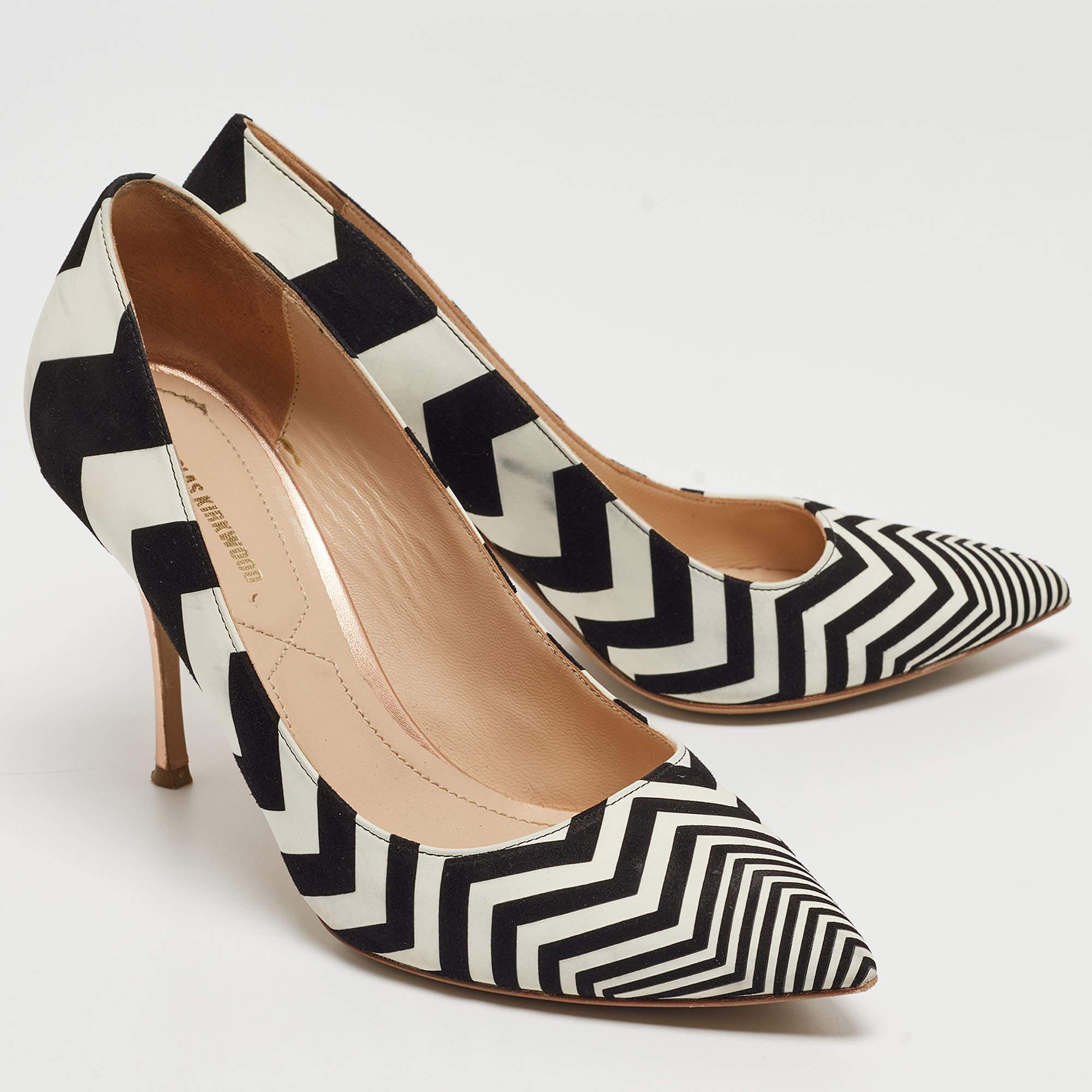Nicholas Kirkwood Black/White Suede and Leather Pointed Toe Pumps Size 37.5 In Fair Condition For Sale In Dubai, Al Qouz 2