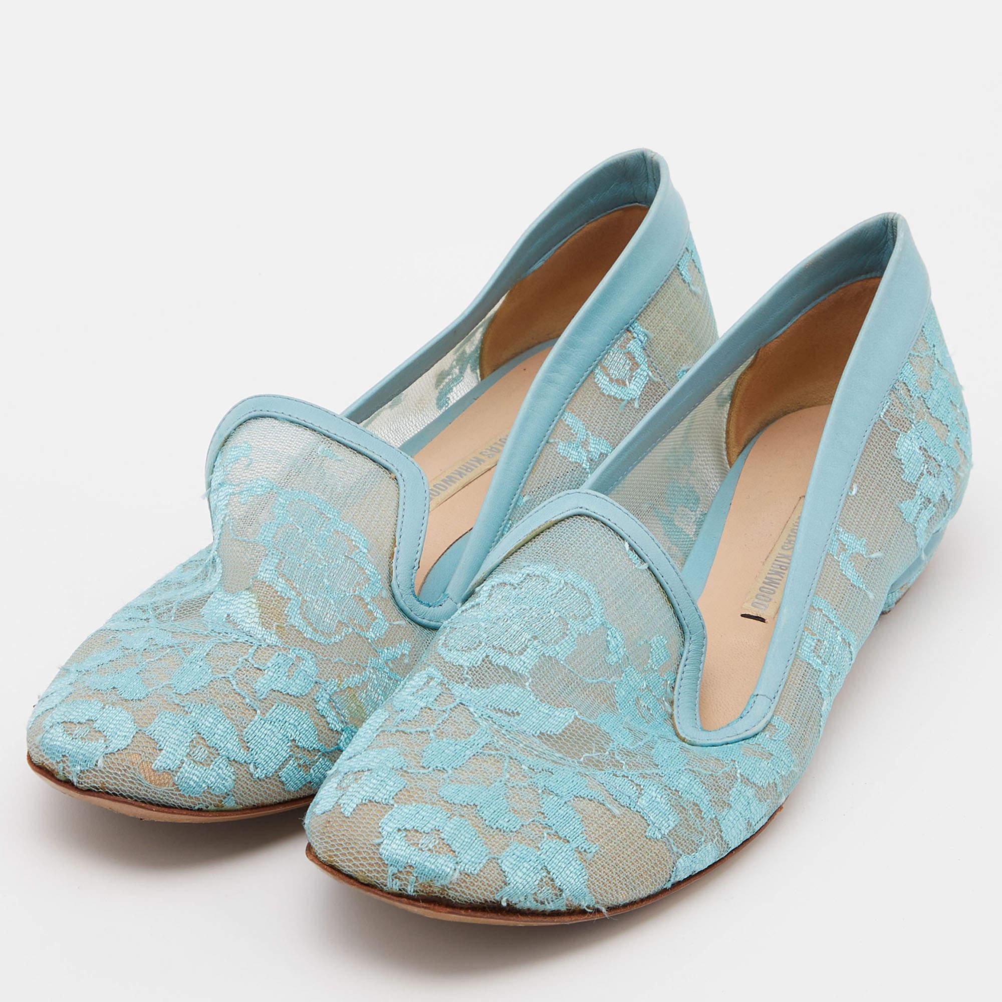 Completa il tuo look aggiungendo queste ballerine di design alla tua collezione di calzature per tutti i giorni. Sono realizzati con maestria per garantire una vestibilità e uno stile perfetti.