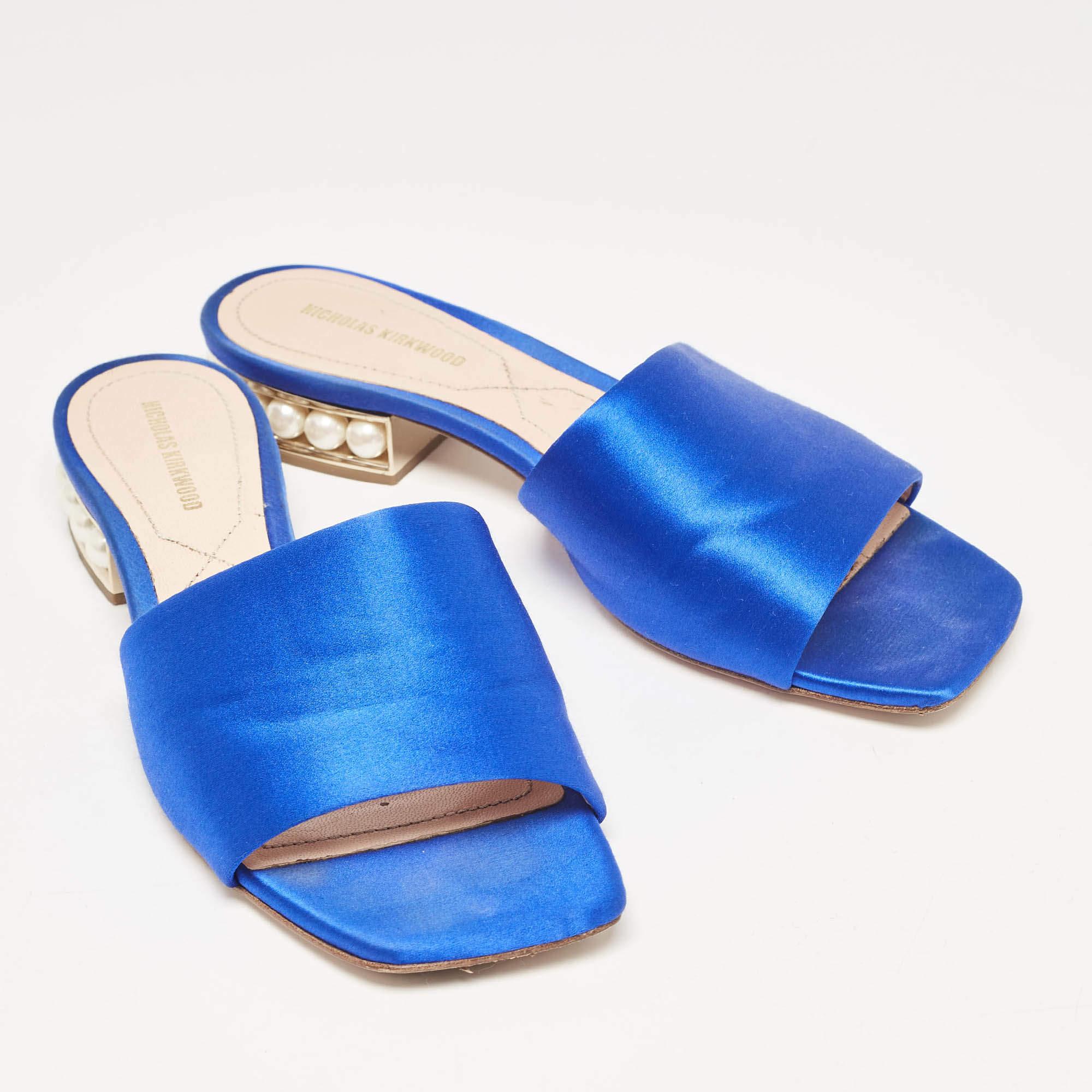Nicholas Kirkwood - Scivoli in raso blu impreziositi da cristalli - taglia 38 In condizioni buone in vendita a Dubai, Al Qouz 2