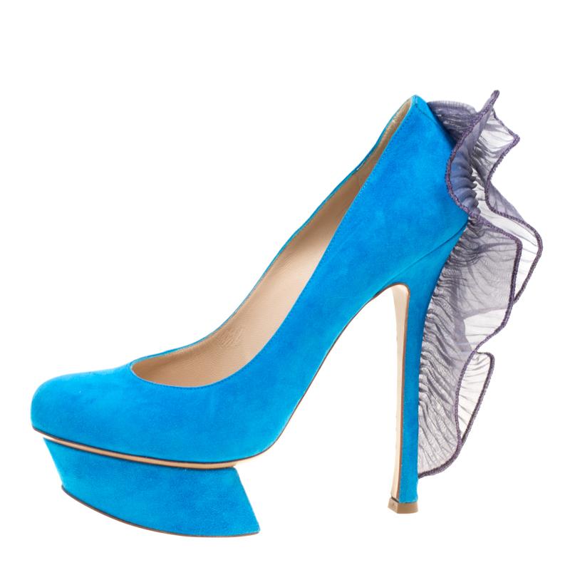 You'll fetch admiring glances with every step you take in these gorgeous pumps from Nicholas Kirkwood. These blue pumps are crafted from suede and feature an artistic silhouette. They flaunt round toes, comfortable leather lined insoles and a