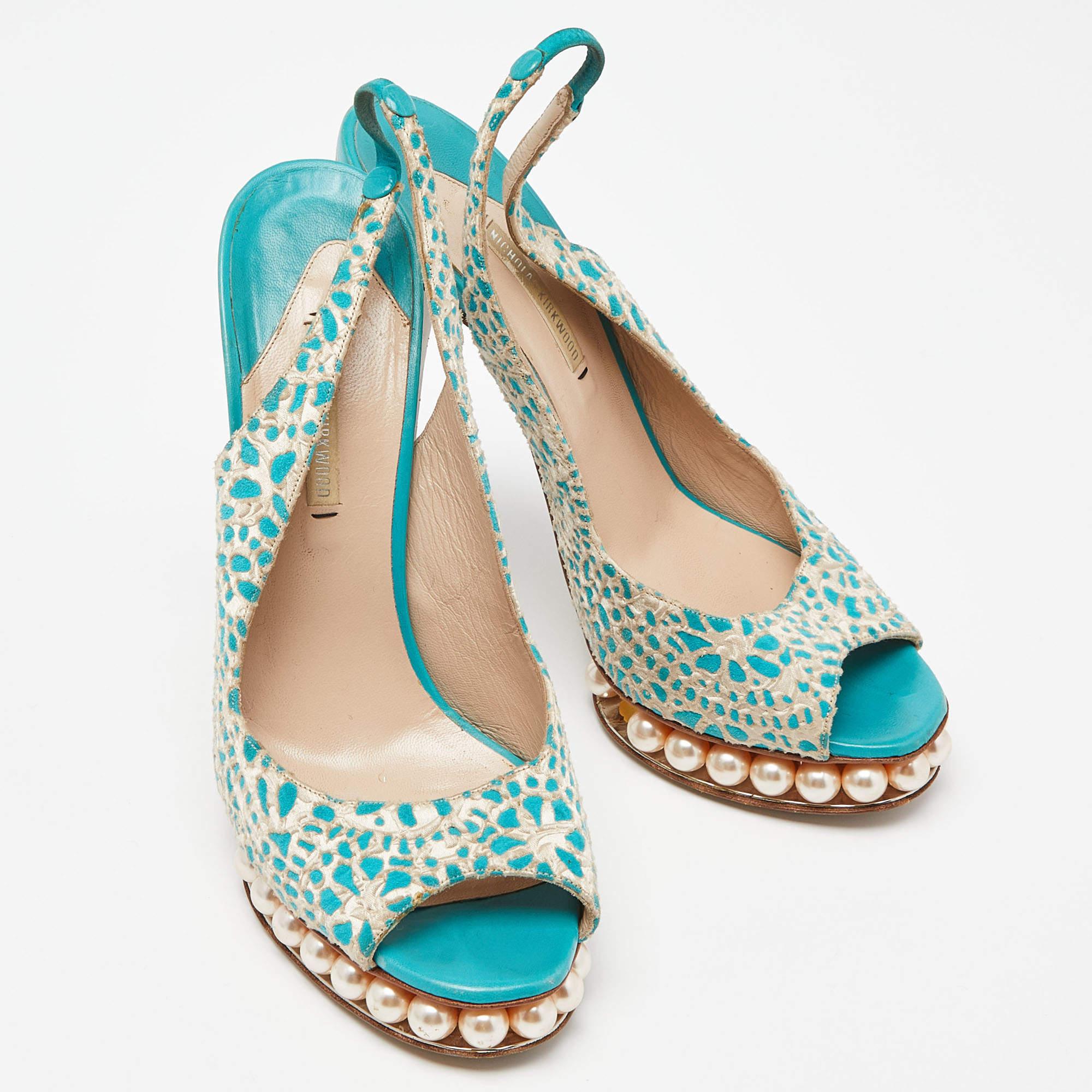 Nicholas Kirkwood Blue/White Textured Suede Pearl Slingback Sandals Size 39 In Good Condition For Sale In Dubai, Al Qouz 2