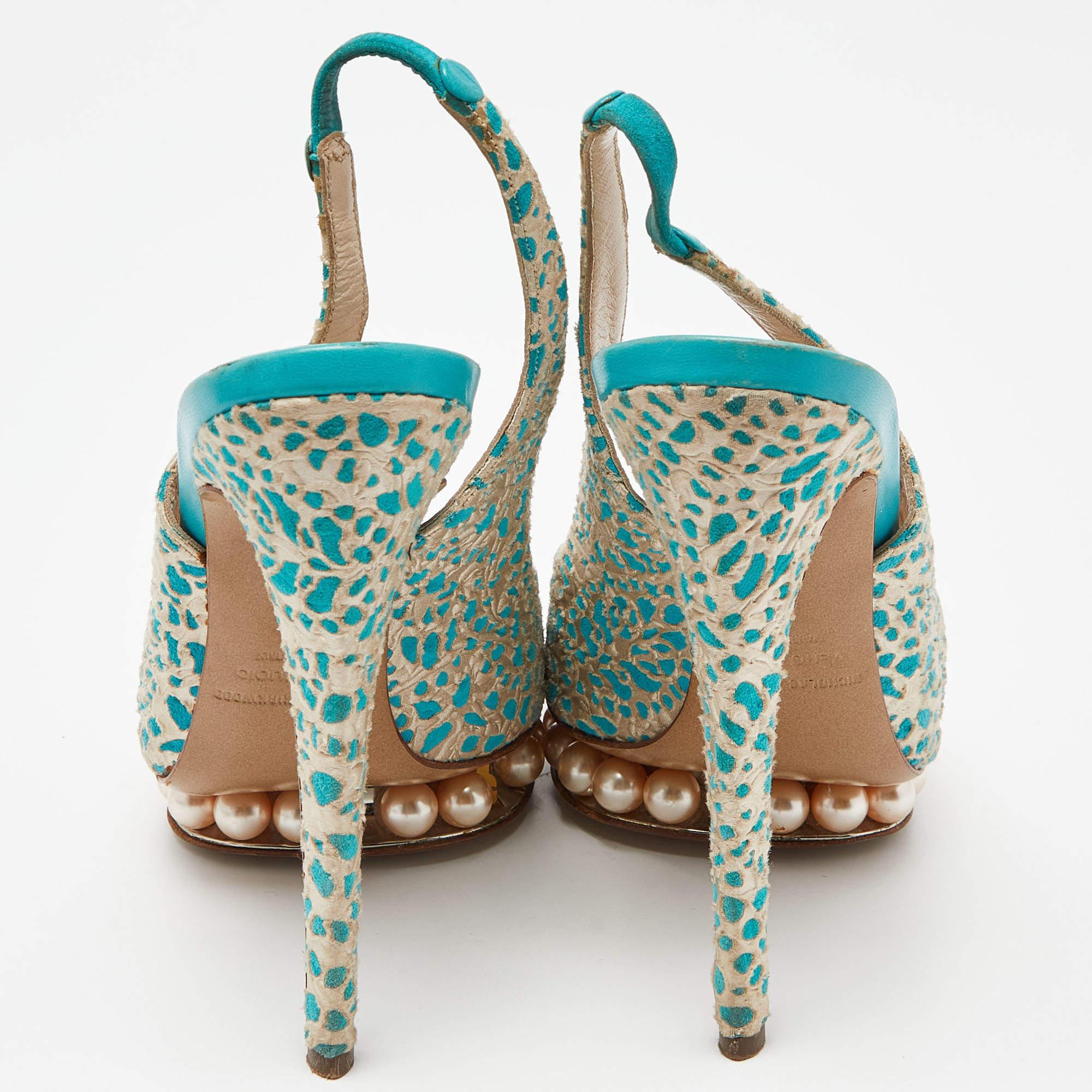 Women's Nicholas Kirkwood Blue/White Textured Suede Pearl Slingback Sandals Size 39 For Sale