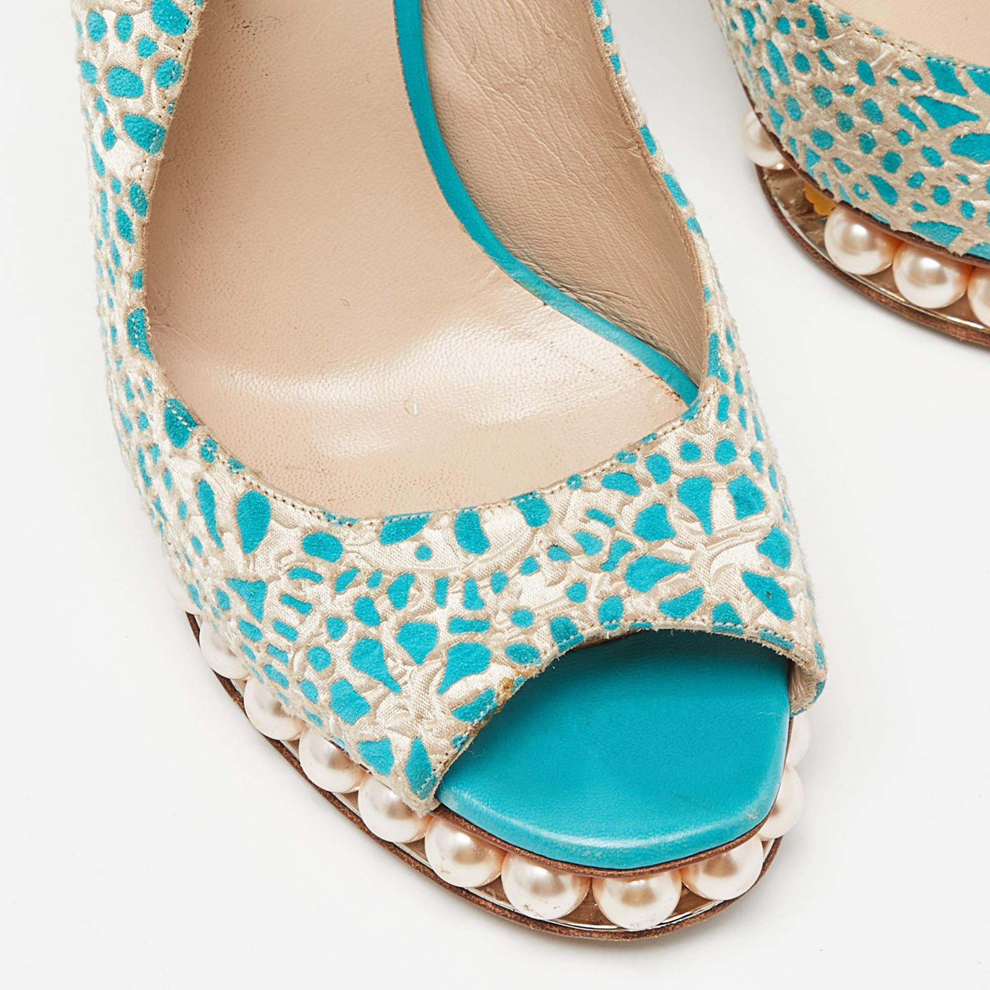 Nicholas Kirkwood Blue/White Textured Suede Pearl Slingback Sandals Size 39 For Sale 3