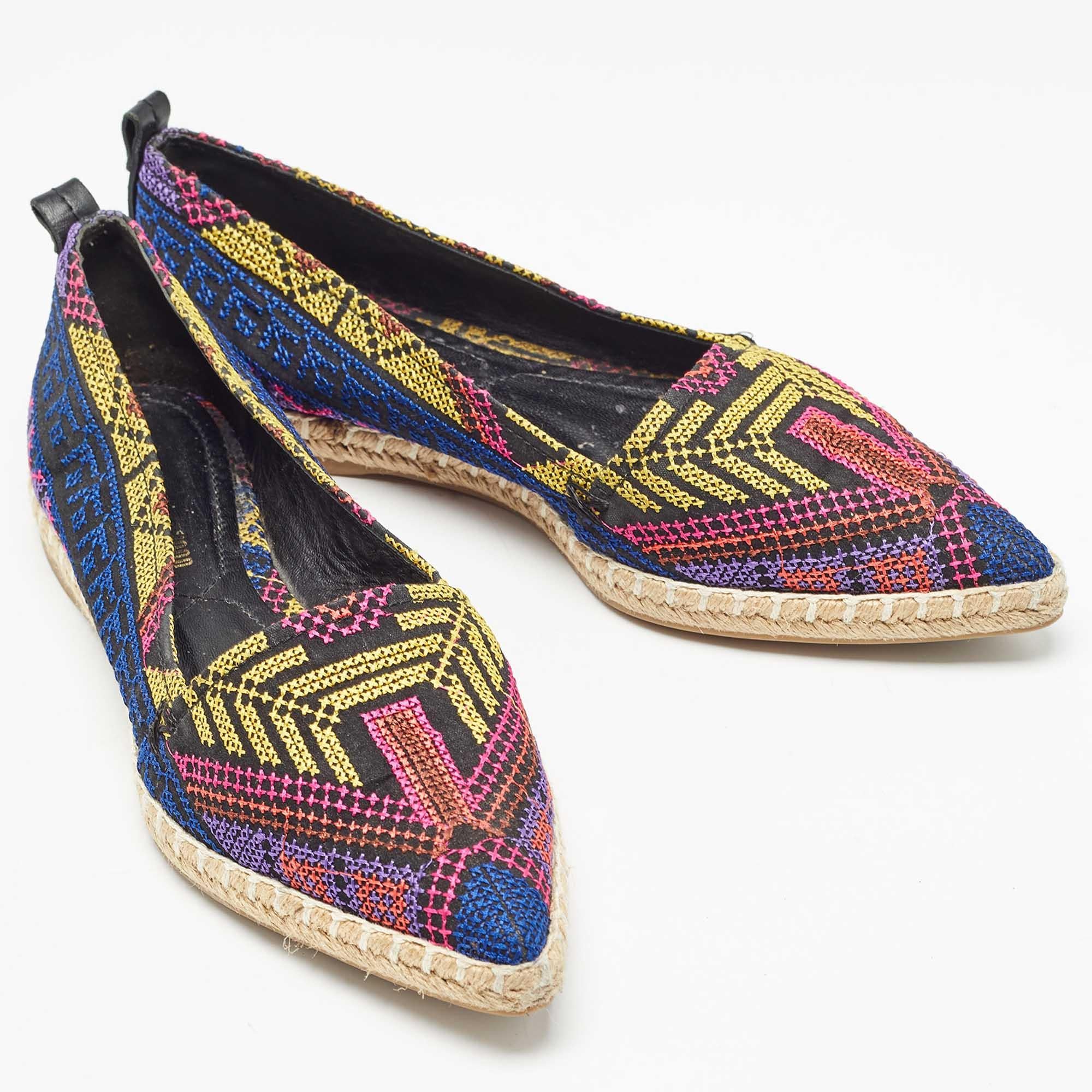 Nicholas Kirkwood Espadrilles mexicaines brodées à bout pointu, taille 37 Bon état - En vente à Dubai, Al Qouz 2