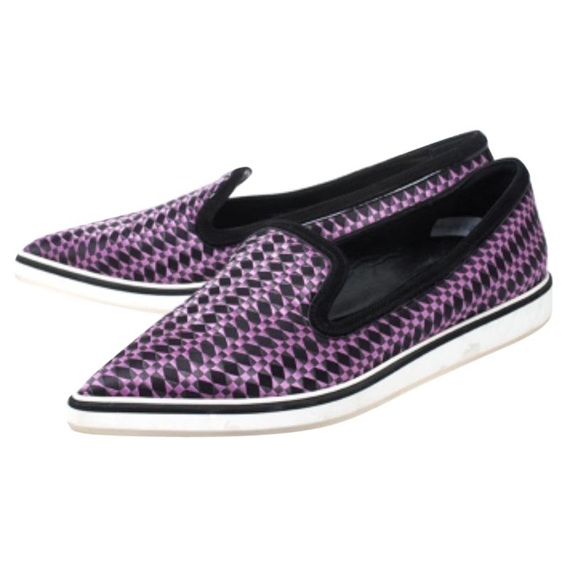 Crafted with satin and suede trims, and styled into an edgy shape, this creation from Nicholas Kirkwood is a blend of luxury and comfort. They feature pretty embroidery all over, pointed toes and comfortable insoles. The loafers are so stylish