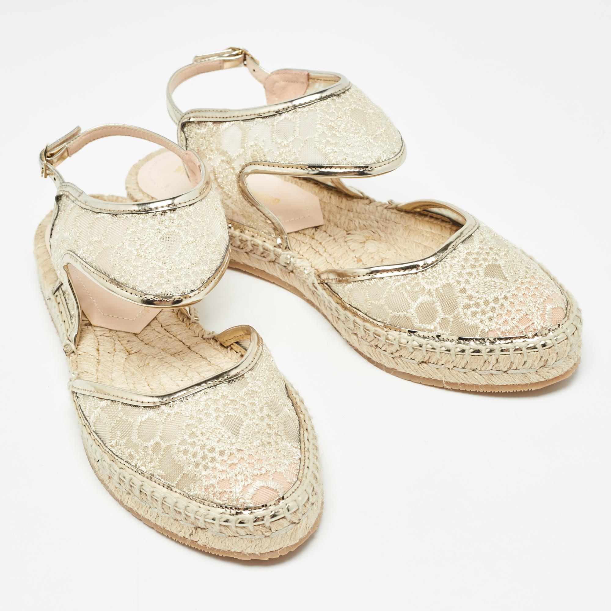 Nicholas Kirkwood Espadrilles escarpins en dentelle et maille dorée taille 36 Excellent état - En vente à Dubai, Al Qouz 2