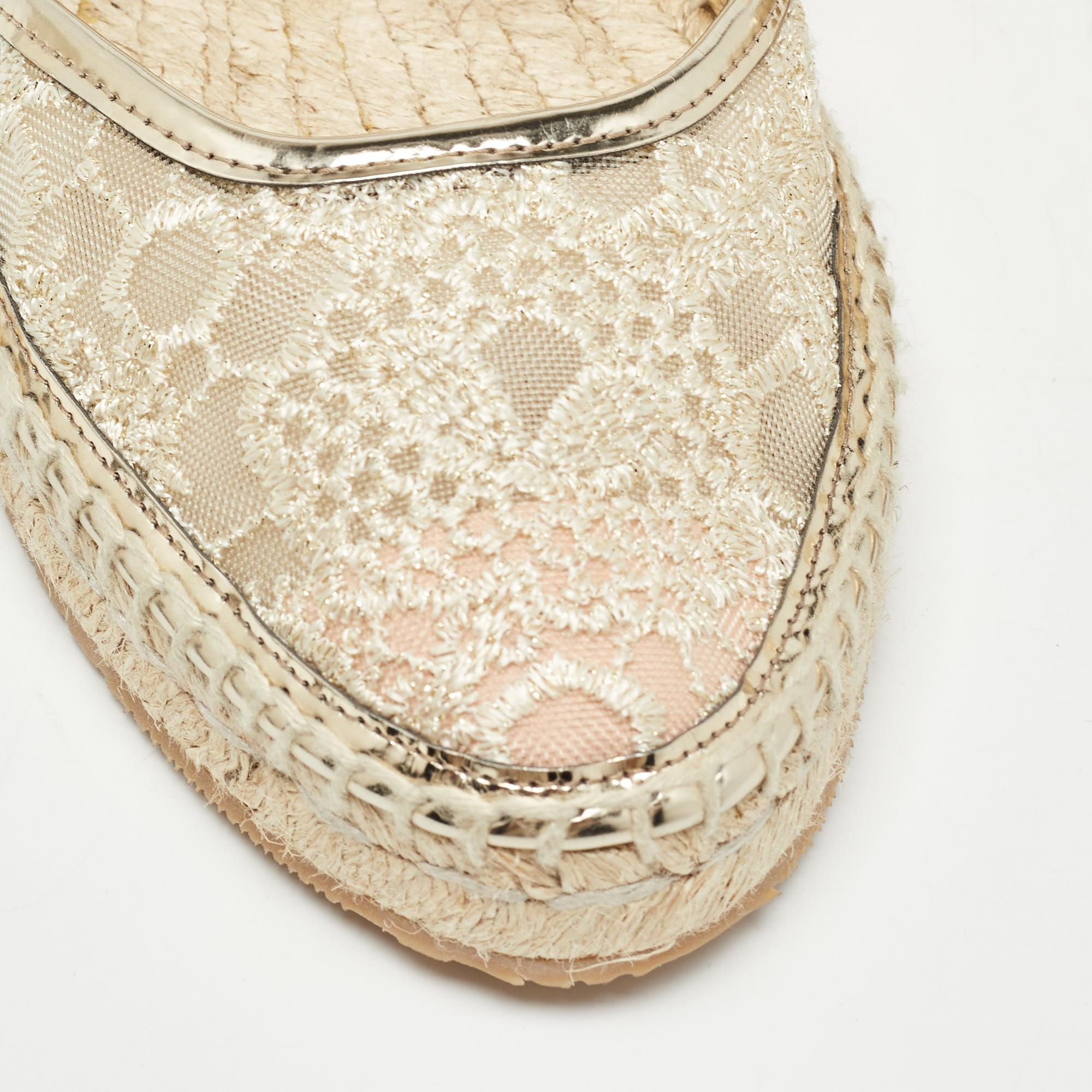 Nicholas Kirkwood Espadrilles escarpins en dentelle et maille dorée taille 36 en vente 2