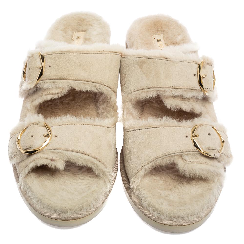 Elevated with faux pearl embellishments on the low heels and lined with fur, these Nicholas Kirkwood sandals are a must-have. They come crafted from suede on the exterior and display two buckle straps, gold-tone hardware, and rubber soles. Keep your