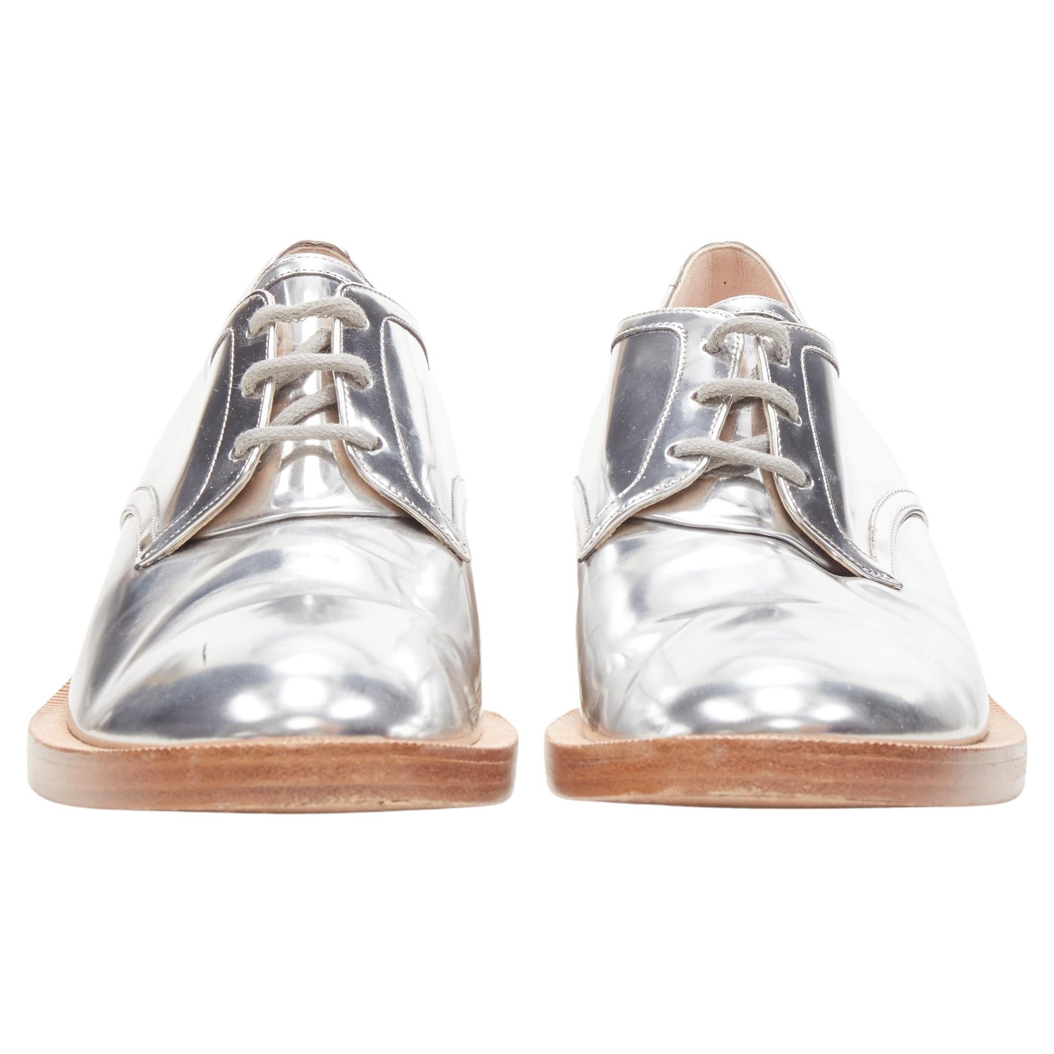 NICHOLAS KIRKWOOD metallic silver pearl embellished gold heel brogue loafer EU39
Brand: Nicholas Kirkwood
Material: Leather
Color: Silver
Pattern: Solid
Closure: Lace Up
Extra Detail: Faux pearl and gold-tone mirrored metal heel.
Made in: