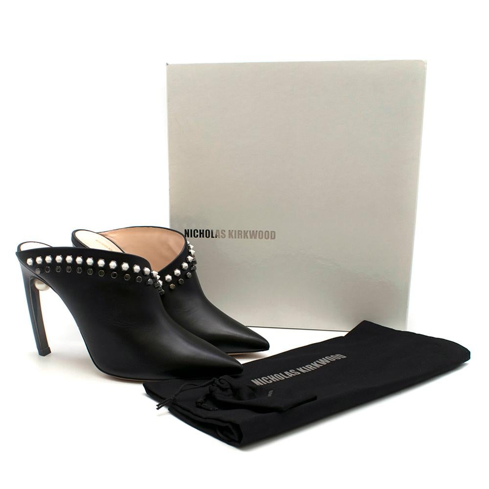 Nicholas Kirkwood MIRA has a sophisticated, sculptural shape. The closed-toe mule is crafted from black leather and features studs and a signature pearl balanced expertly beneath the curved, stiletto heel. Its fluid, sweeping lines elegantly frame
