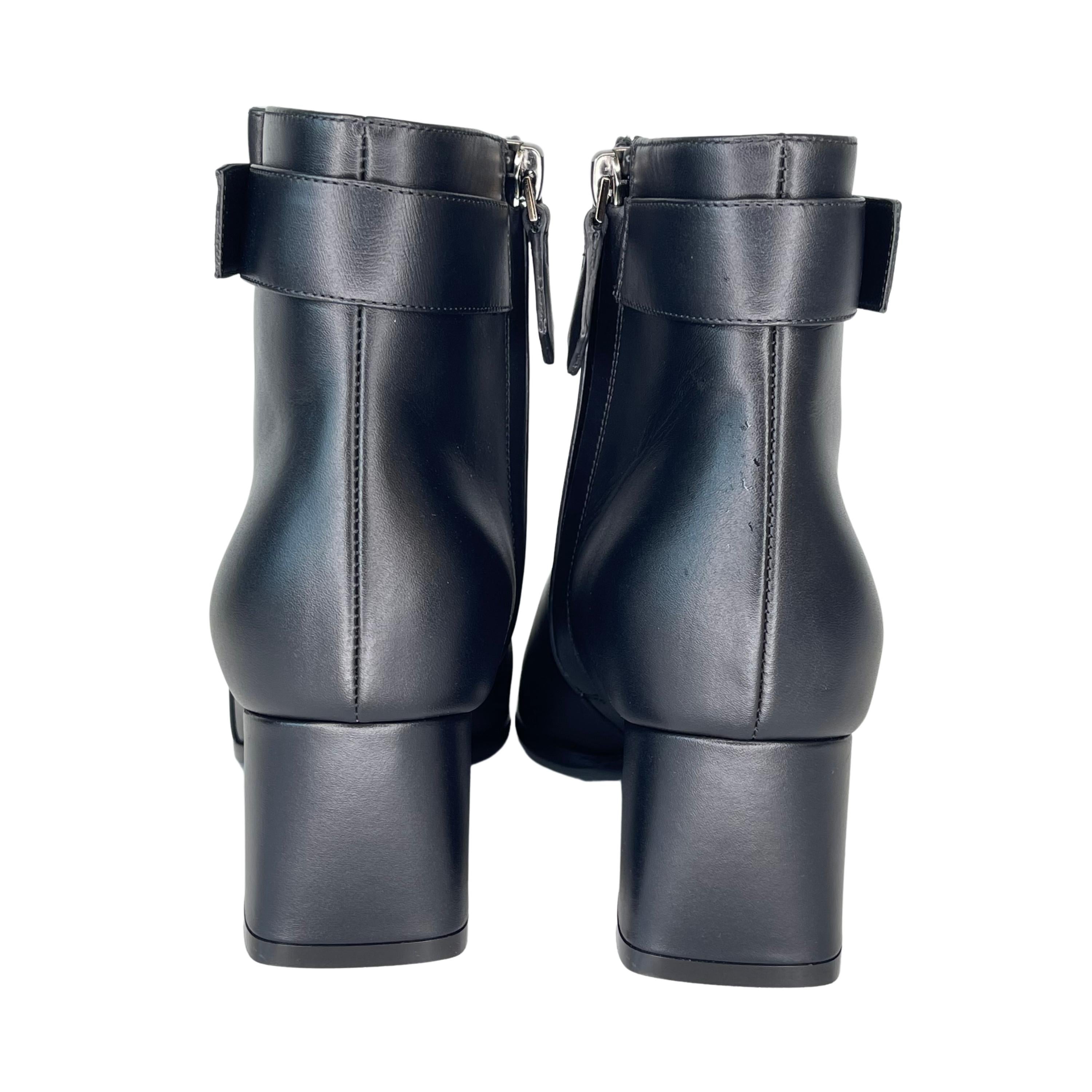 Women's Nicholas Kirkwood Miri Black Leather Faux Pearl Ankle Boot (36 EU) For Sale