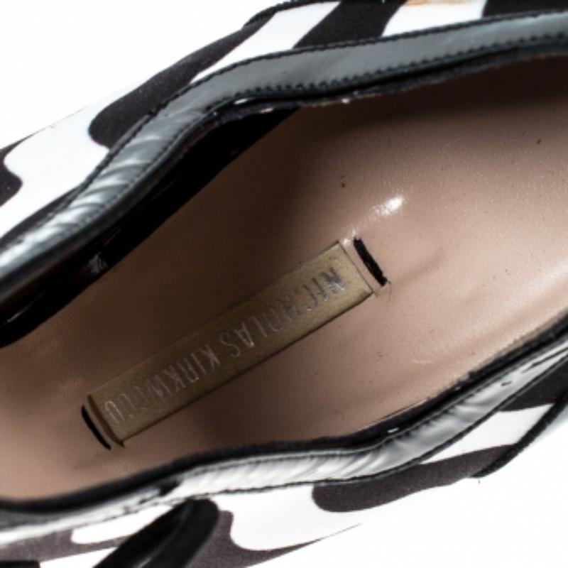 Nicholas Kirkwood Monochrome Satin Patent Leather Cut Out Strap Sandals Size 37 (Sandales à lanières découpées en satin) en vente 1