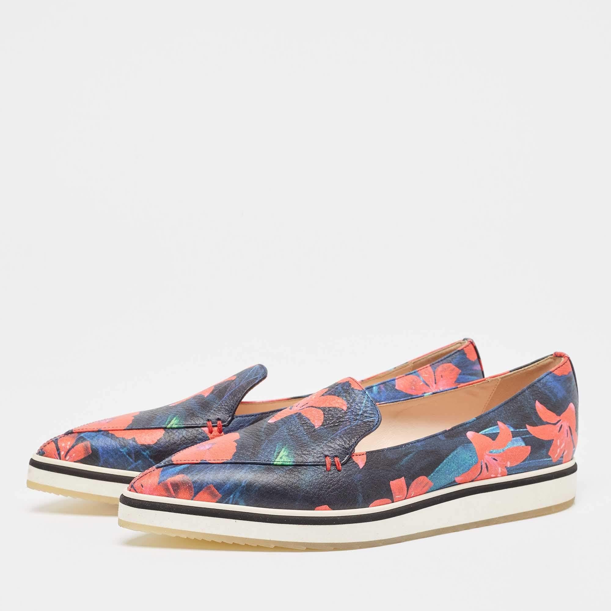 Let this comfortable pair be your first choice when you're out for a long day. These designer shoes have well-sewn uppers beautifully set on durable soles.