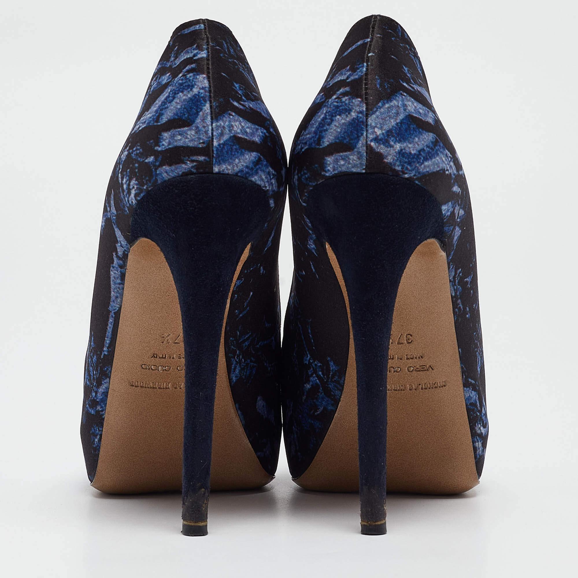 Women's Nicholas Kirkwood Navy Blue Print Satin Platform Pumps Size 37.5 For Sale