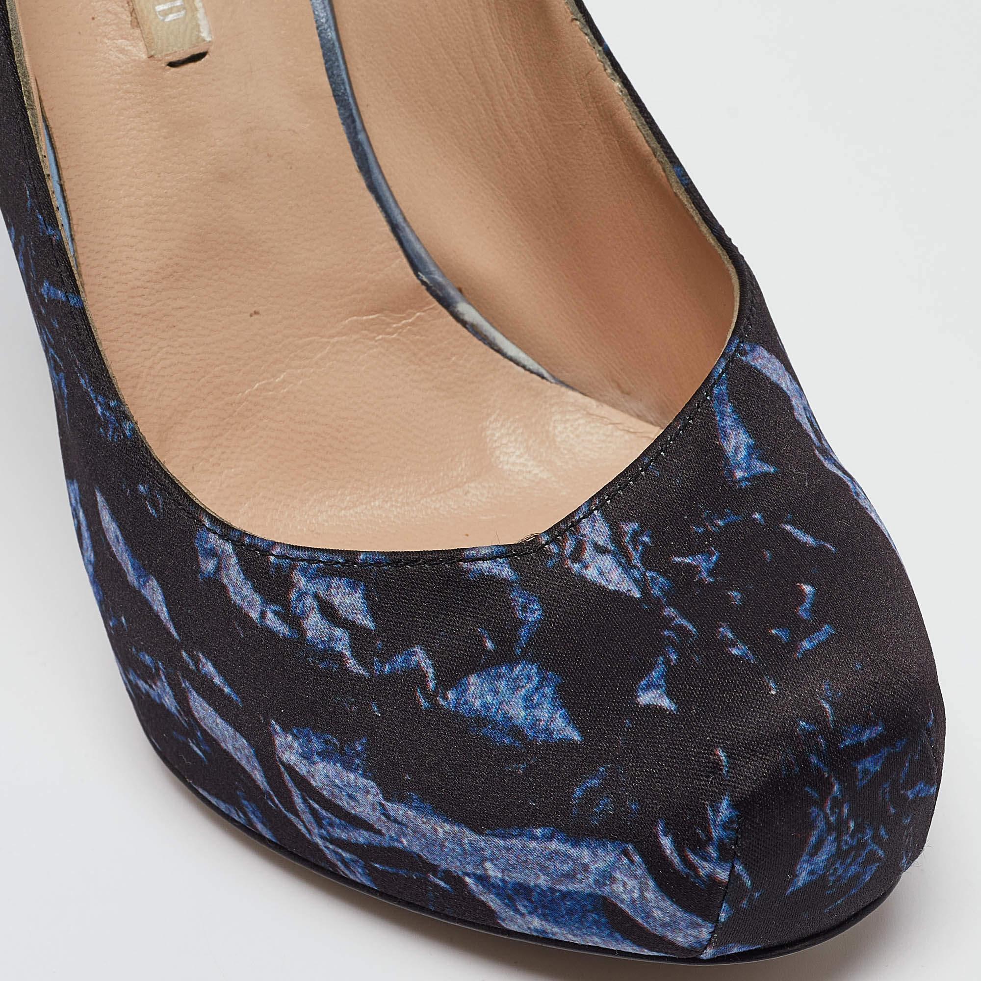 Nicholas Kirkwood Navy Blue Print Satin Platform Pumps Size 37.5 For Sale 2