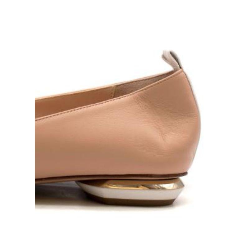 Nicholas Kirkwood Nude and White Leather Beya Pointed Toe Pumps For Sale 3