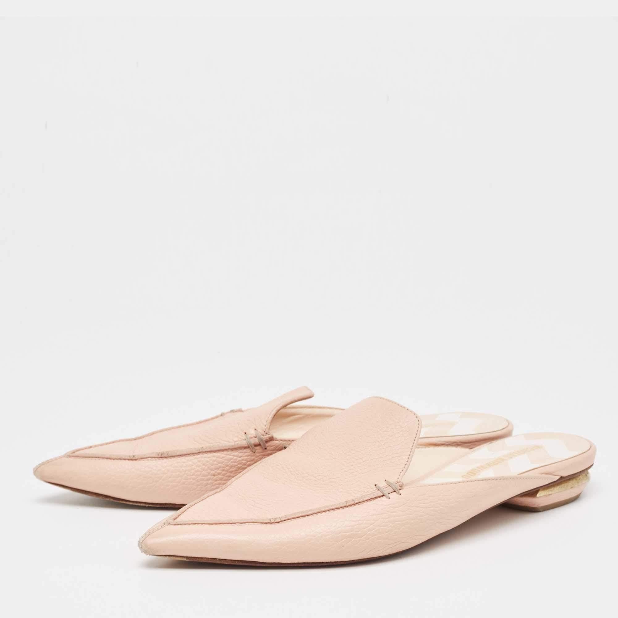 Create effortless styles with these Nicholas Kirkwood mules. Made of quality materials they are designed to elevate your OOTD and keep you in comfort all day long.
