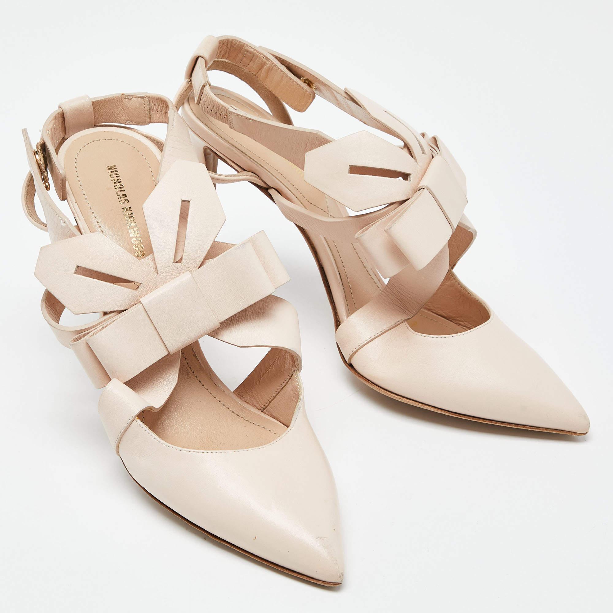 Nicholas Kirkwood Pink Leather Pointed Ankle Strap Sandals Size 38.5 In Fair Condition For Sale In Dubai, Al Qouz 2