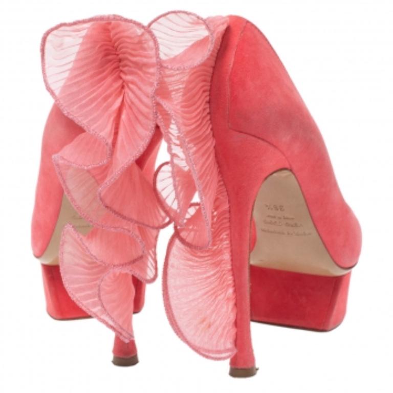 You'll fetch admiring glances with every step you take in these gorgeous pumps from Nicholas Kirkwood. These pink pumps are crafted from suede and feature an artistic silhouette. They flaunt round toes, comfortable leather-lined insoles and a