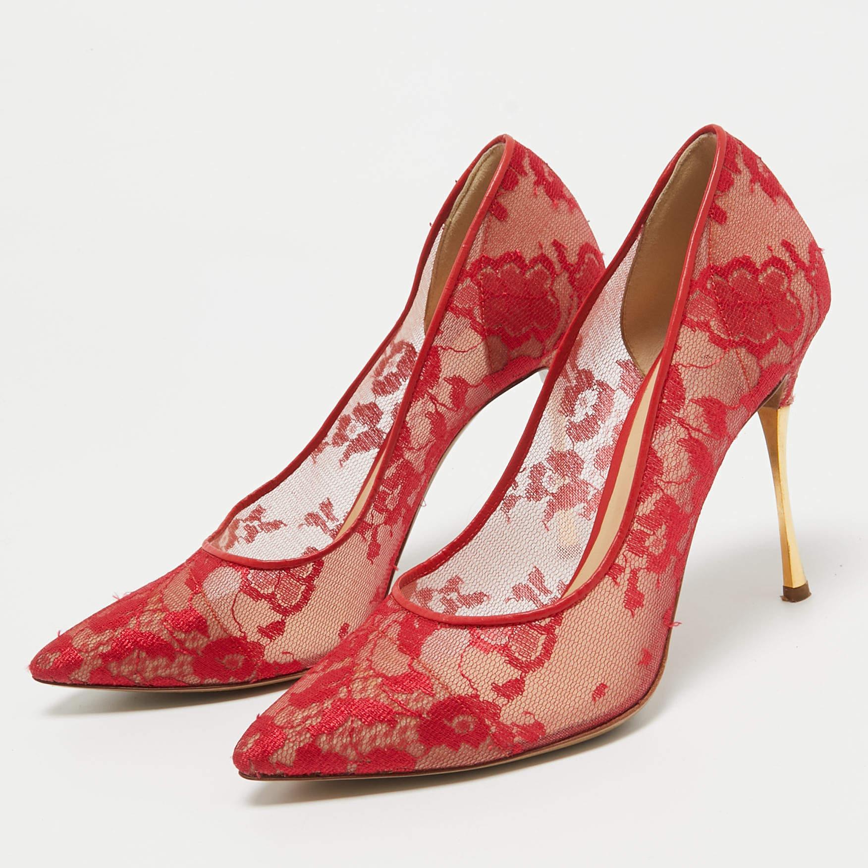 Discover footwear elegance with these Nicholas Kirkwood womens pumps. Meticulously designed these heels marry fashion and comfort ensuring you shine in every setting.