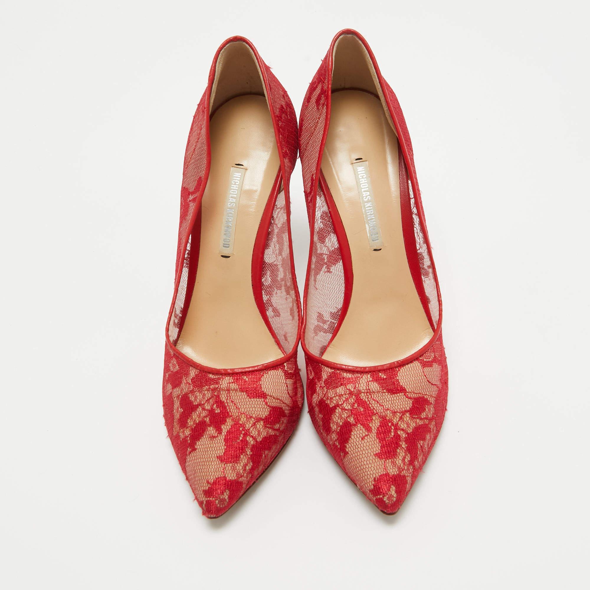 Nicholas Kirkwood Red Floral Lace Pointed Toe Pumps Size 38 In Good Condition For Sale In Dubai, Al Qouz 2