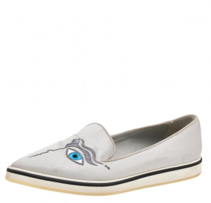 Nicholas Kirkwood Silver Fabric Eye Motif Iris Slip On Loafers Taglia 37.5 In condizioni buone in vendita a Dubai, Al Qouz 2