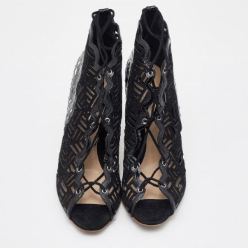 Nicholas Kirkwood Silver Laser Suede & Patent Leather Lace Up Booties Size 40.5 Bon état - En vente à Dubai, Al Qouz 2