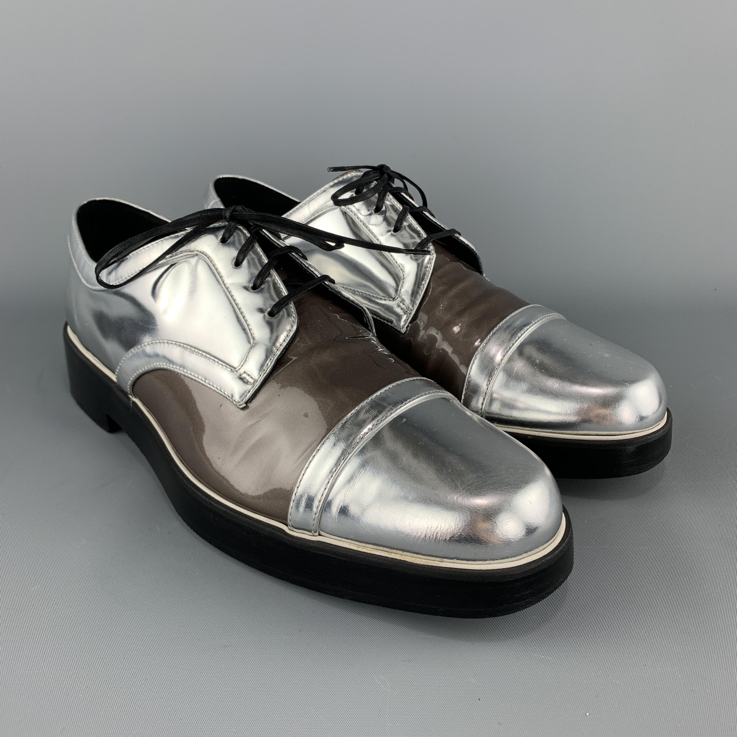 NICHOLAS KIRKWOOD derbys come in metallic silver patent leather with a pearl taupe patent leather mid panel and chunky black sole. Made in Italy.

Very Good Pre-Owned Condition.
Marked: IT 42

Outsole: 11.5 x 4 in.