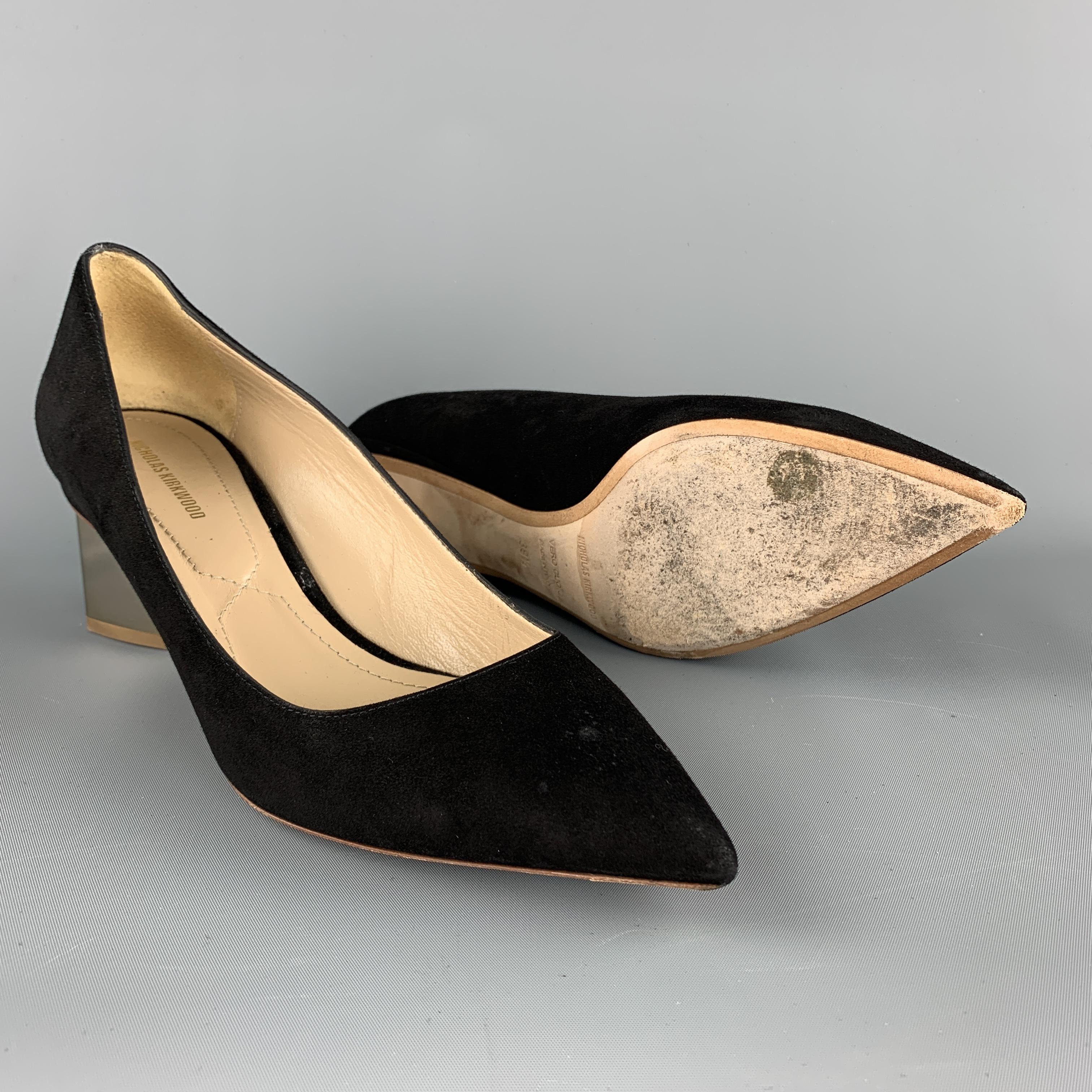 NICHOLAS KIRKWOOD Size 9.5 Black Suede Gold Heel Pumps In Good Condition In San Francisco, CA