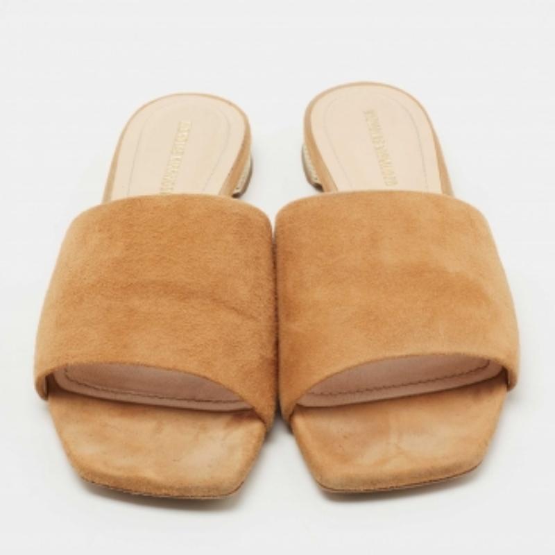Nicholas Kirkwood Tan Suede Pearl Embellished Flat Slides Size 36 In Good Condition For Sale In Dubai, Al Qouz 2