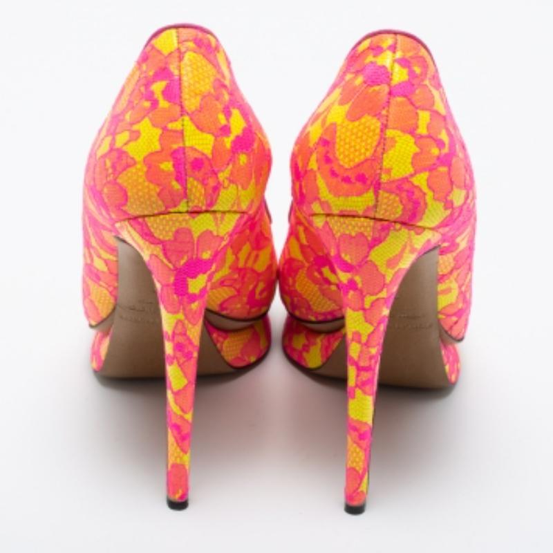 Nicholas Kirkwood escarpins à plateforme deux tons en satin et dentelle taille 38 Bon état - En vente à Dubai, Al Qouz 2
