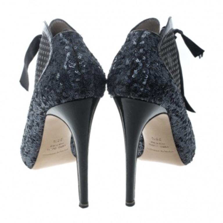 Nicholas Kirkwood Bottines bicolores à paillettes et à bout ouvert en maille, taille 38,5 Bon état - En vente à Dubai, Al Qouz 2