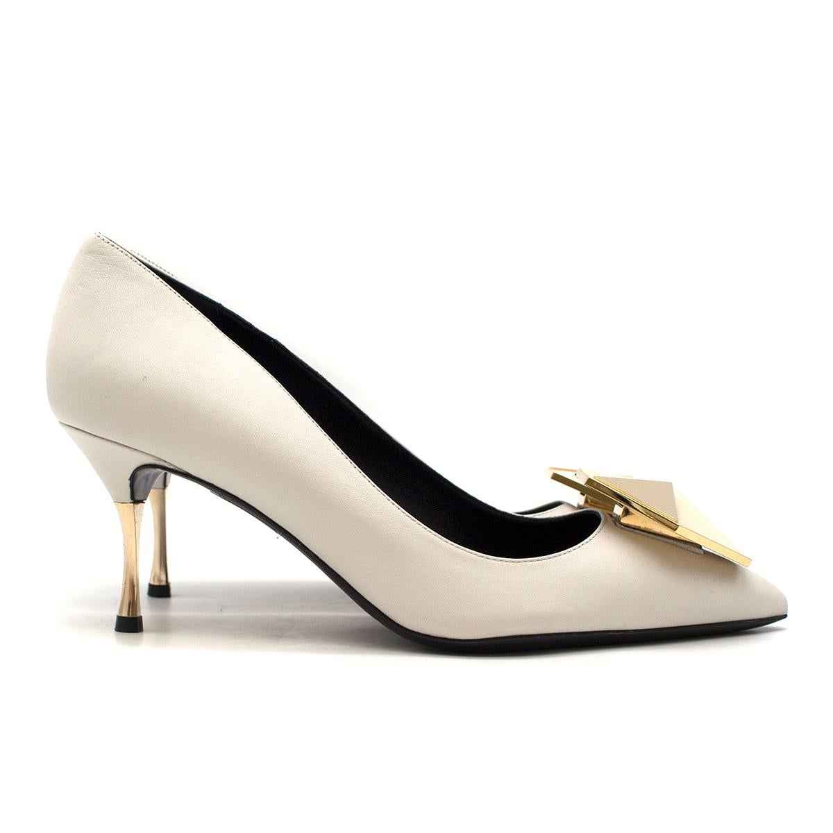 Nicholas Kirkwood White Leather Embellished Pumps

- White leather pumps
- Pointy toe
- Embellished with golden polygon detail in golden tone
- Stiletto heel in gold tone
- Leather black insole
- Leather black sole

This item comes with the original