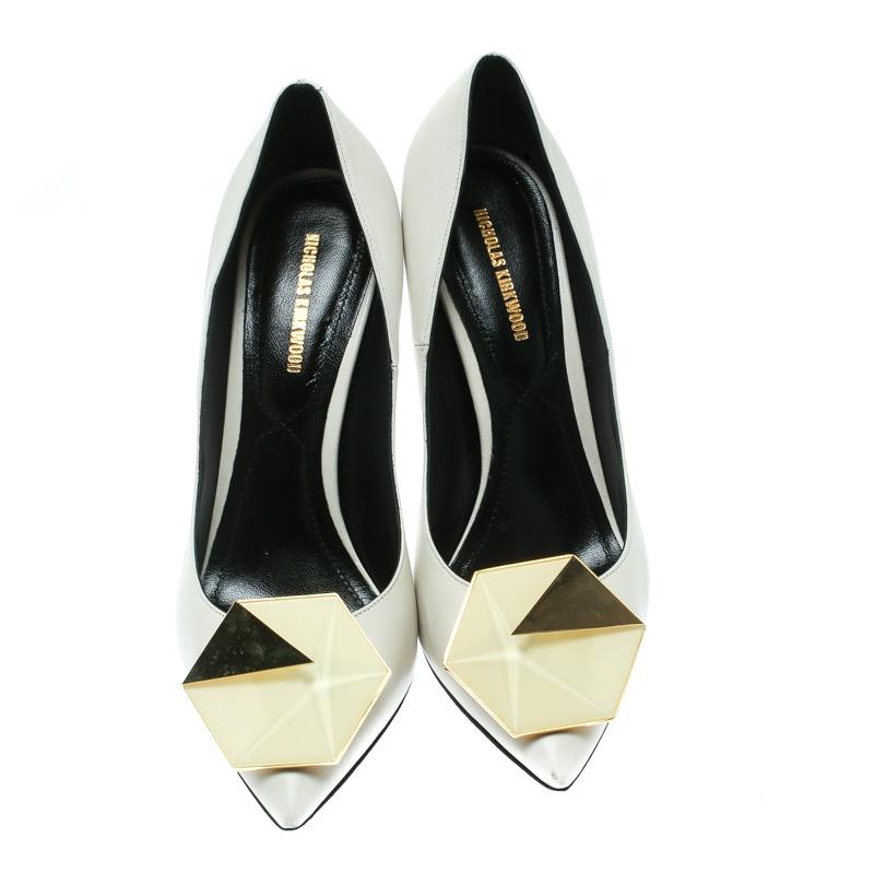 Ideal for all seasons these Nicholas Kirkwood pumps will match well with all types of ensembles. These white pumps are crafted from leather and feature pointed toes. They have been styled with gold-tone hexagon motifs on the vamps and come equipped