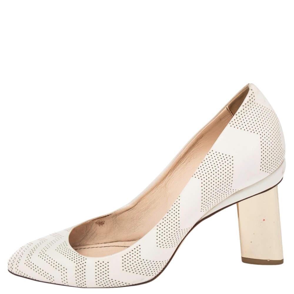 Deliver stylish looks every time you step into these pumps from footwear maestro Nicholas Kirkwood. They are a cool addition to your wardrobe. Elevated with perforations all over and a sleek gold heel, these white leather pumps are comfortable