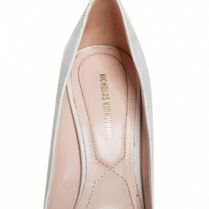 Nicholas Kirkwood Weiß Perforierte Briona Prism Pumps aus Leder Größe 37 im Zustand „Gut“ in Dubai, Al Qouz 2