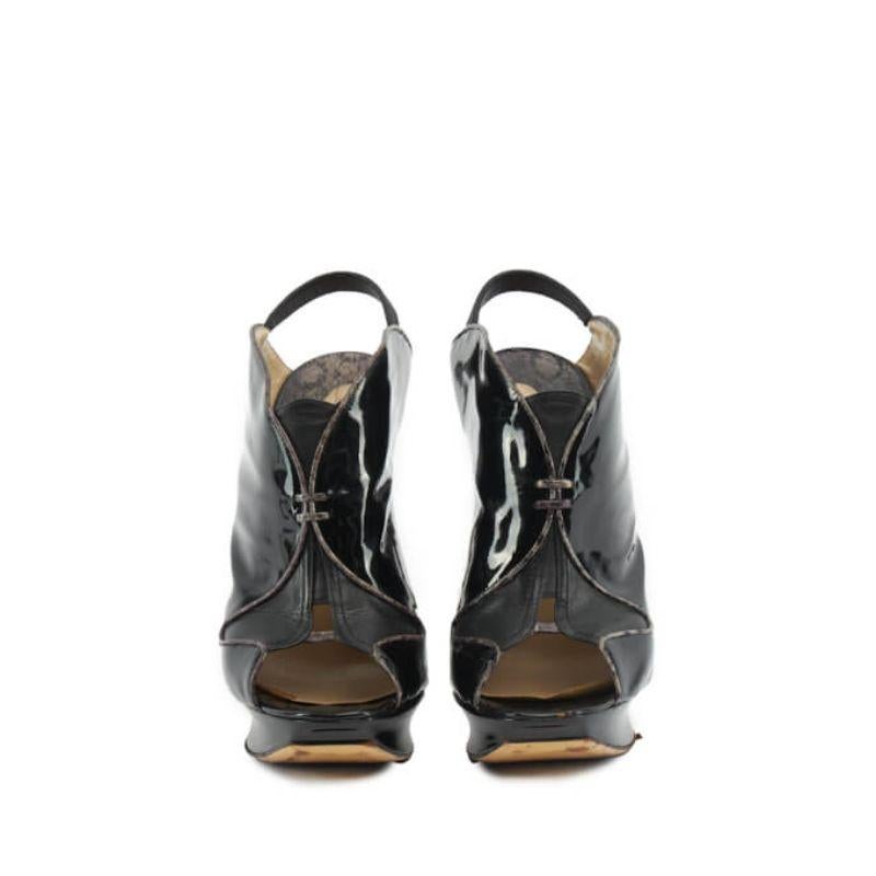 Nicholas Kirkwood Women's Black Patent Leather Peep-Toe Slingback Platform Heels In Good Condition For Sale In London, GB