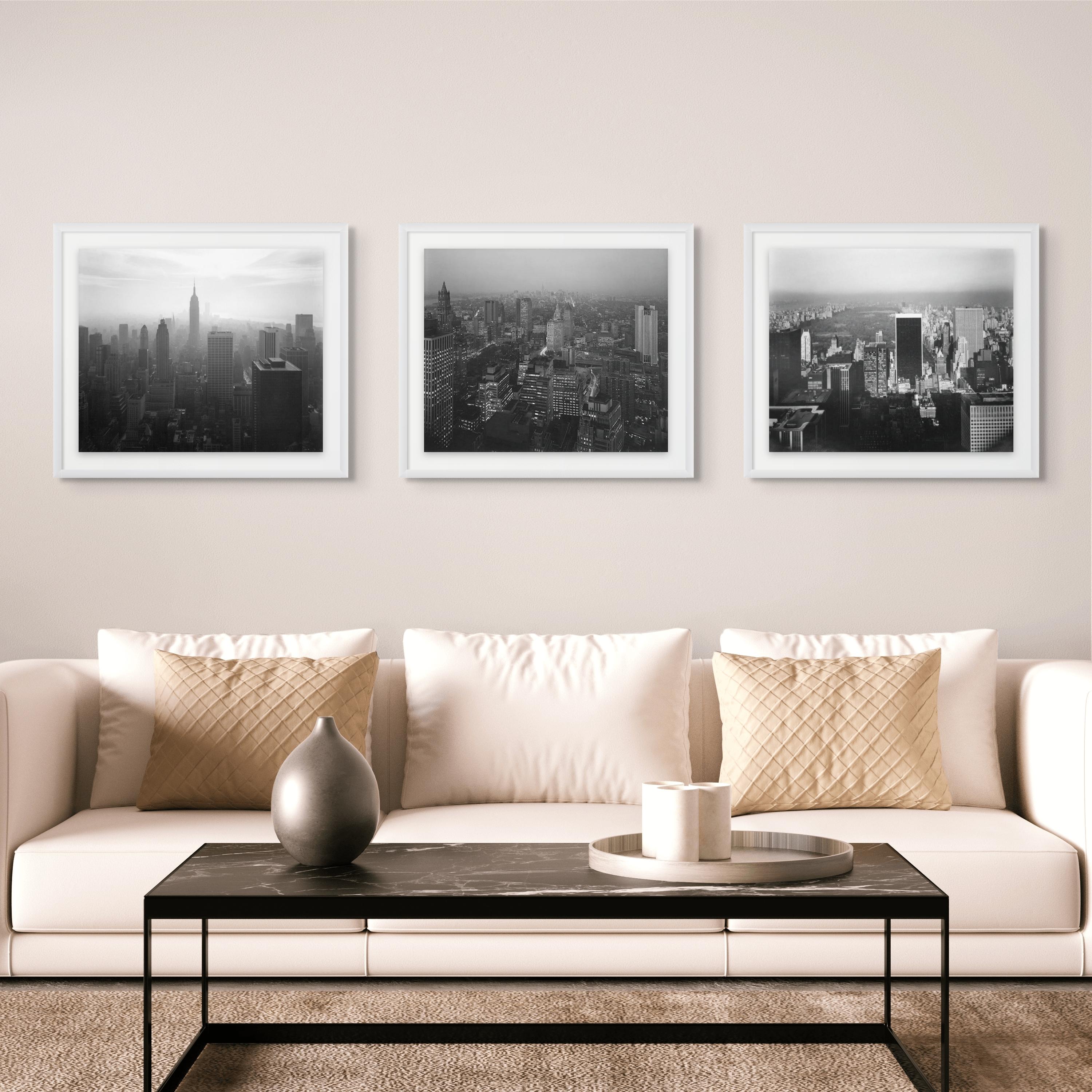 Vista di Midtown, New York - Photograph di Nicholas Nixon
