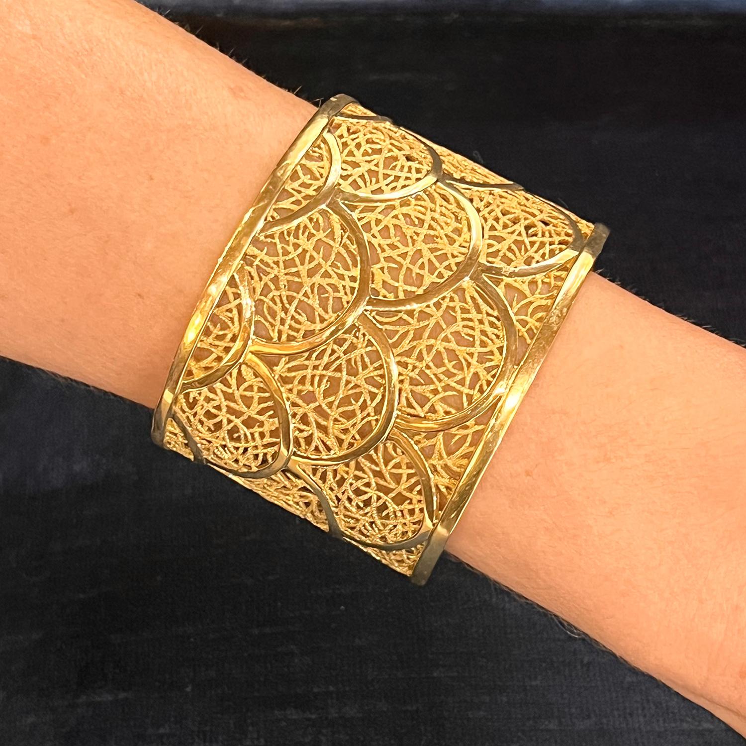 Women's Nicholas Varney 18k Gold Porto Nuevo Cuff Bracelet For Sale