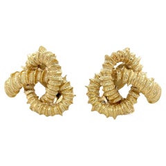 Nicholas Varney, Pendientes de oro amarillo de 18 quilates
