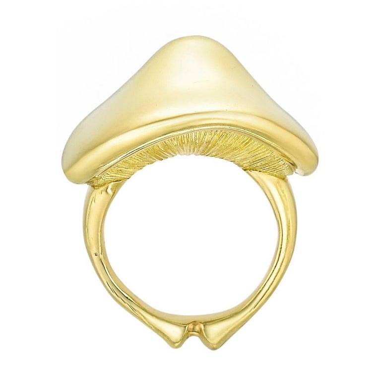 Stylized mushroom cocktail ring, in polished and delicately-textured 18k yellow gold, signed Nicholas Varney. Size 7.5.
