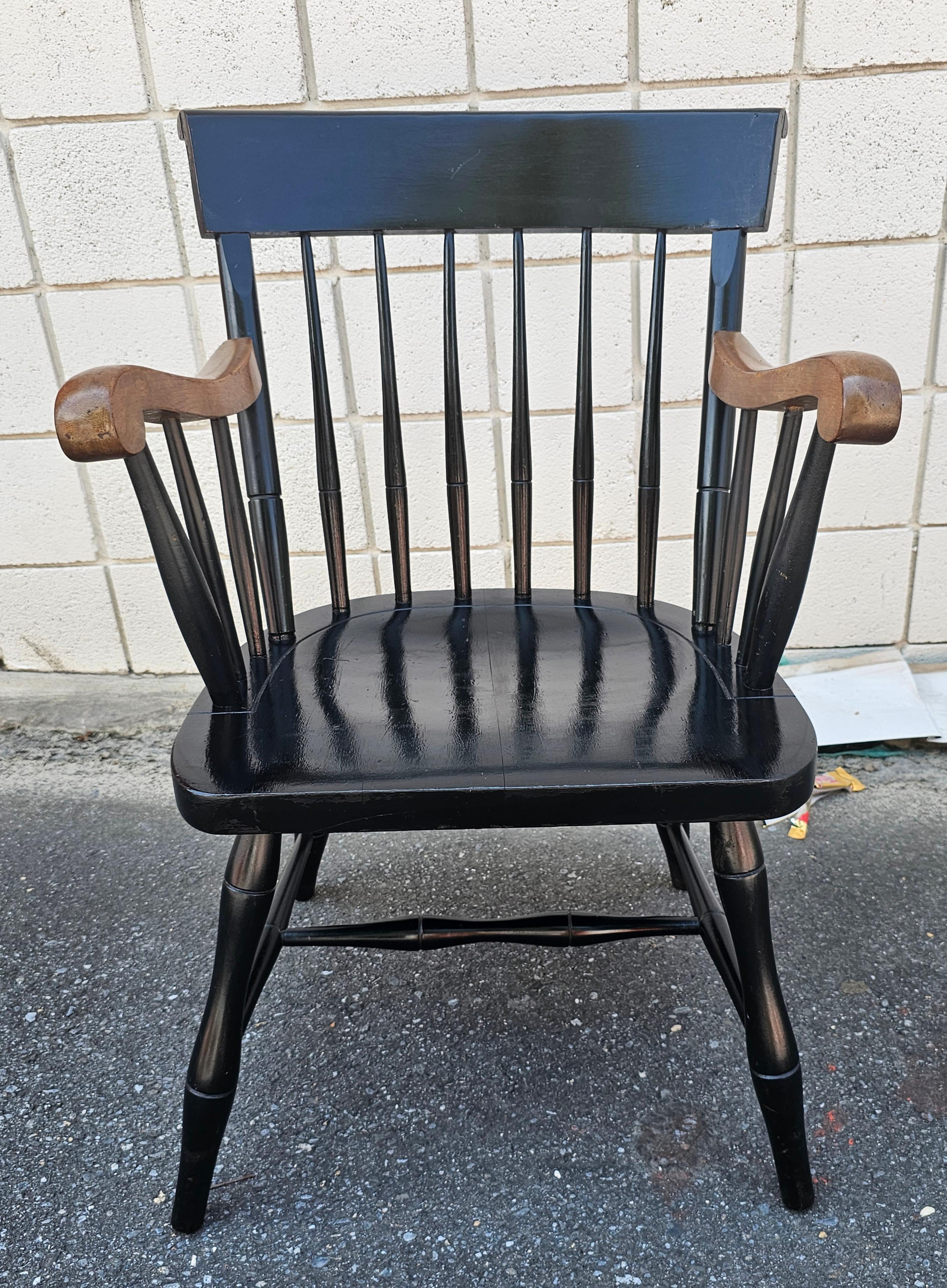 Nichols and Stone Windsor-Sessel aus ebonisiertem Ahornholz und Stein, 20. Jahrhundert im Angebot 1