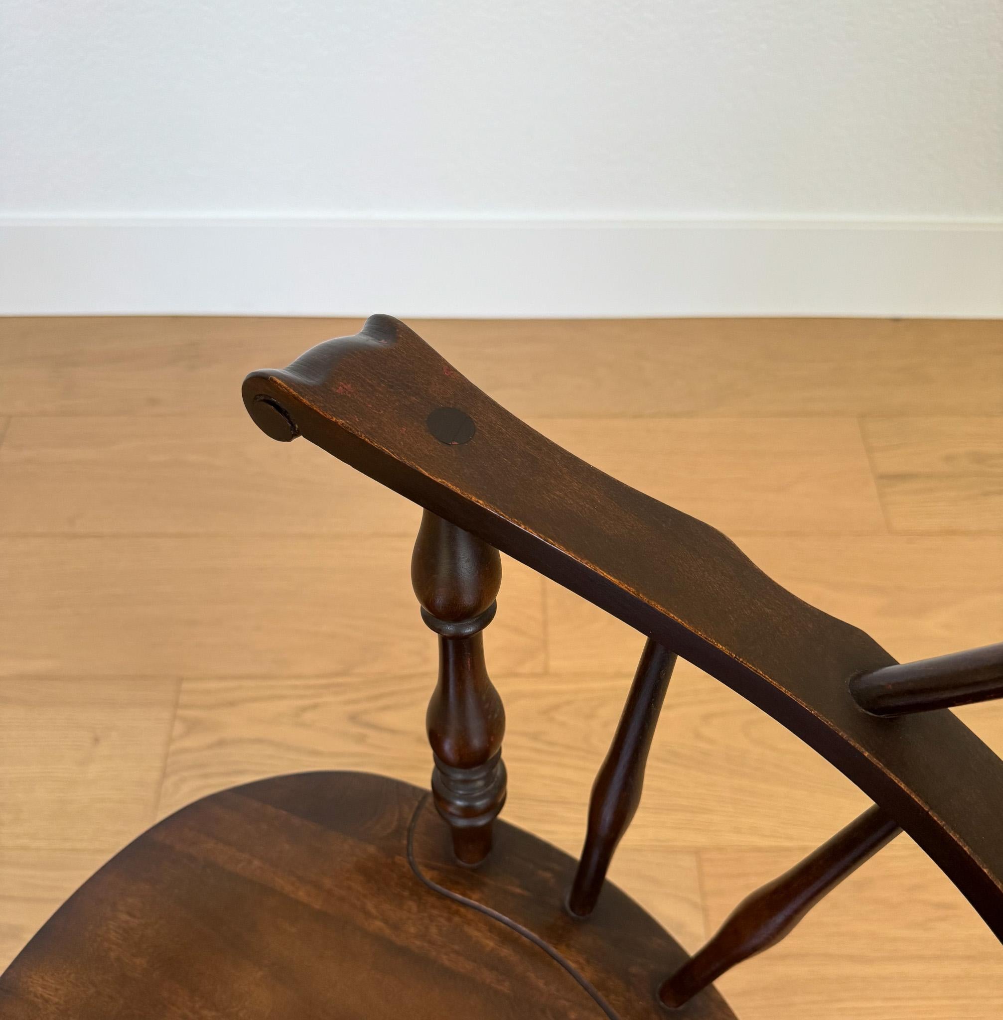 Nichols & Stone American Comb Back Windsor Chair, United States, 20th Century 2